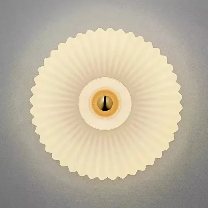 Solene wall light side profile